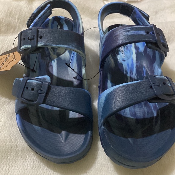 NEW sandals with easy on/off Velcro back - Picture 2 of 5